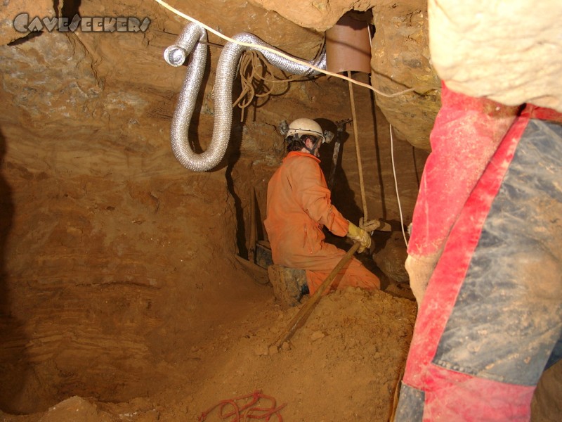 Randdesacker Erdfall: Hohlraum nach der Entfernung einiger weiterer Felsbrocken.