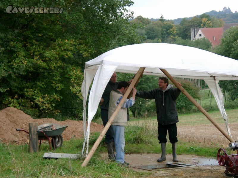 Randdesacker Erdfall: Ein wahrhaft trauriges Bild - Drei und der Dachschaden.