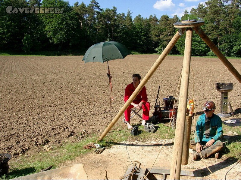 Randdesacker Erdfall: Depressionen ob der 36 Grad im Schatten.