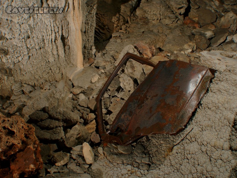 Rebceva jama: Wunderschön. Das Automobil ist in Slowenien angekommen.