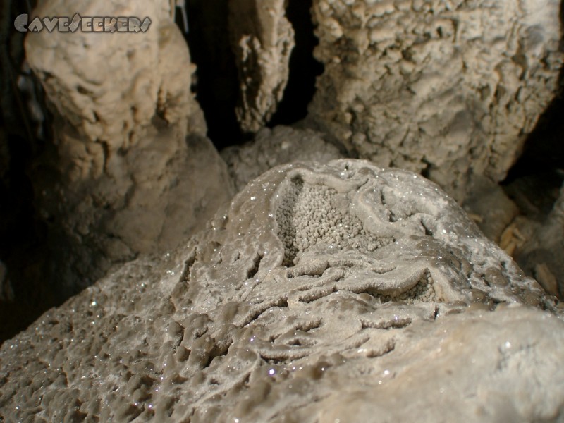 Rebceva jama: Zarte Altsinterbecken. Glizernd.