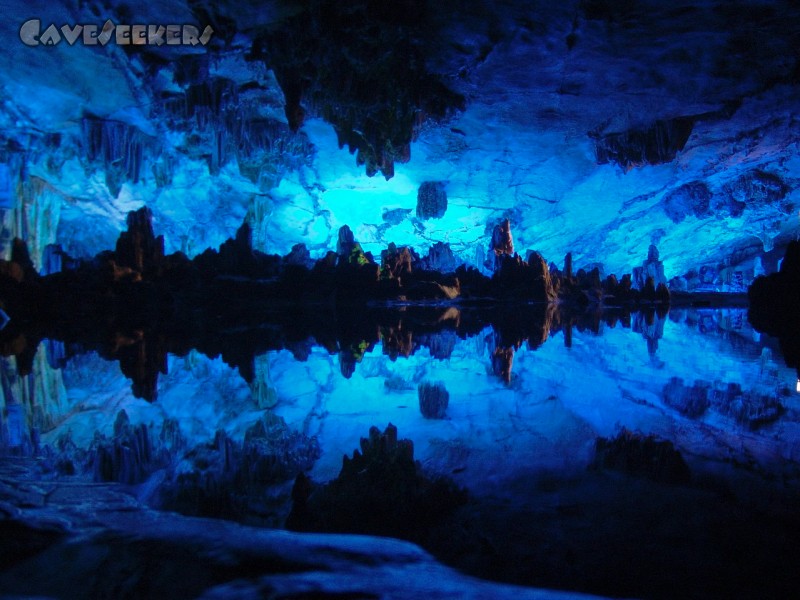 Red Flute Cave: Milliardenfach fotografiert. Soll aussehen wie Peking, New York oder gar Nürnberg '45.