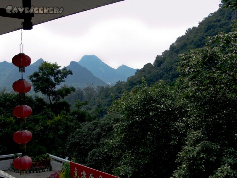 Red Flute Cave: Vorher: Ein letzter Blick auf die Hügel von Guilin.