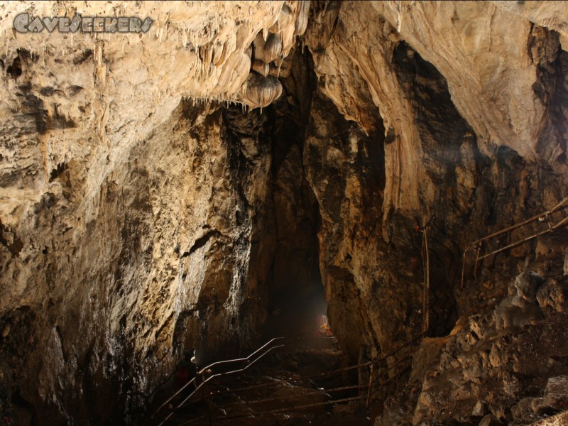 Rosenmüllerhöhle: Blick von ganz oben nach ganz unten.