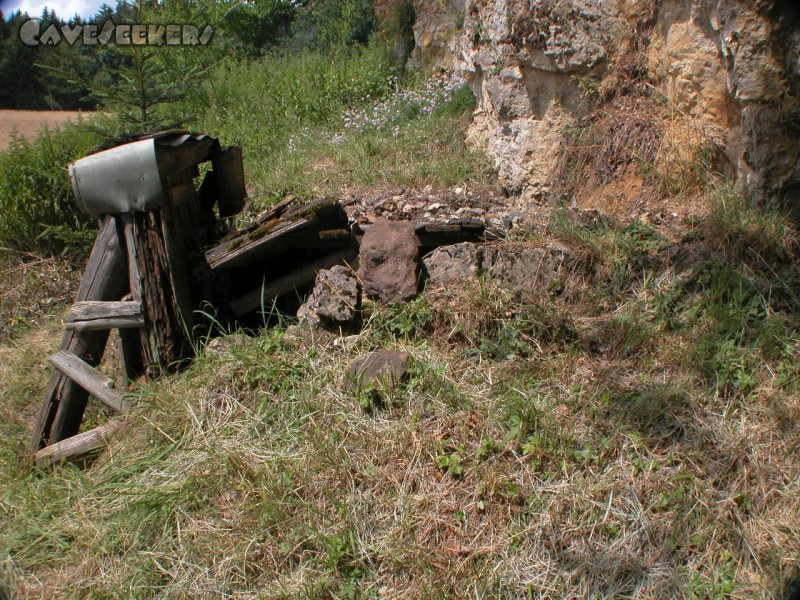 Rostnagelhöhle: Eingang vor der Behandlung von der Seite.