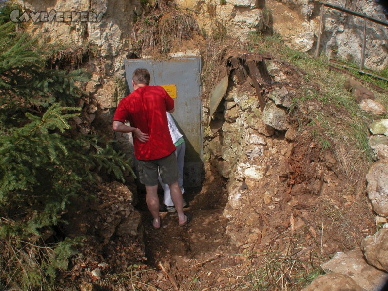 Rostnagelhöhle: Beim Versuch die Tür zu öffnen.