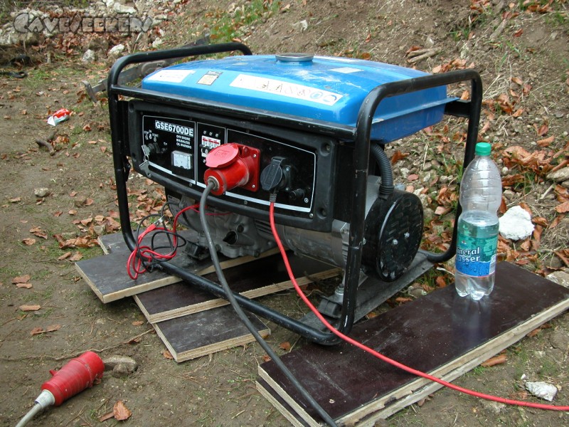 Rostnagelhöhle: Schweres Gerät: 4kW Generator.