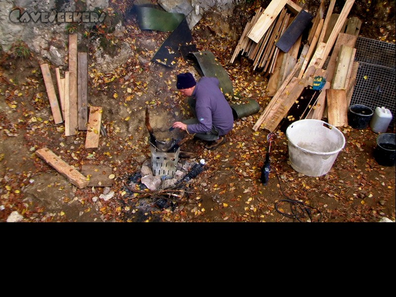 Rostnagelhöhle: Der Wintercamper - Chaos im Biergarten.