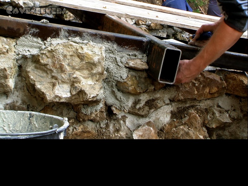 Rostnagelhöhle: Einmauerung.