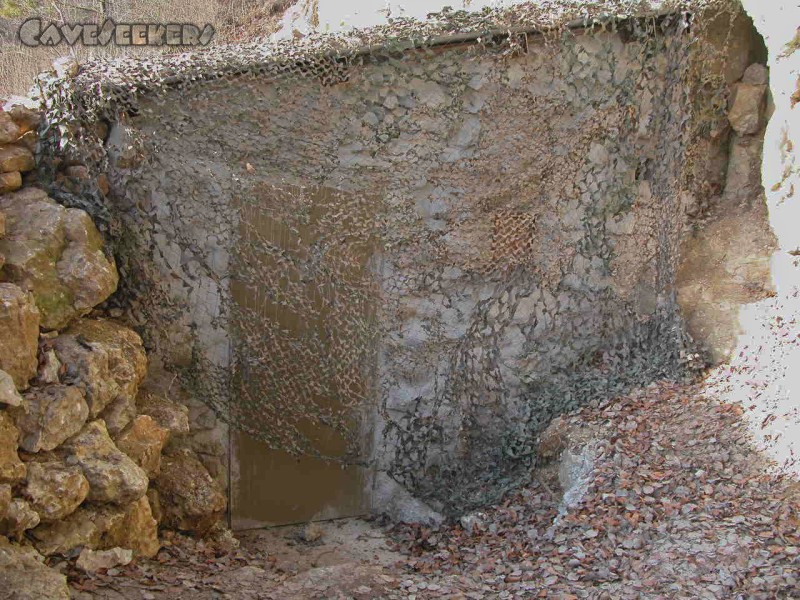 Rostnagelhöhle: Behangt.