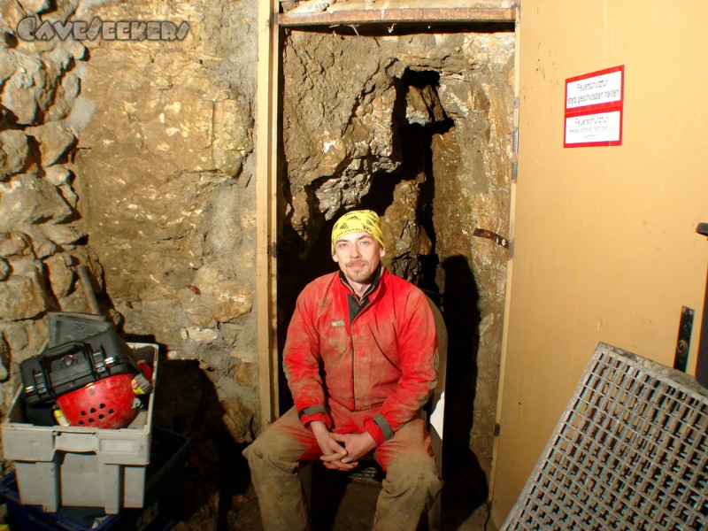 Rostnagelhöhle: Der Torwächter. Rot mit Gelb. Ohne Taschen.