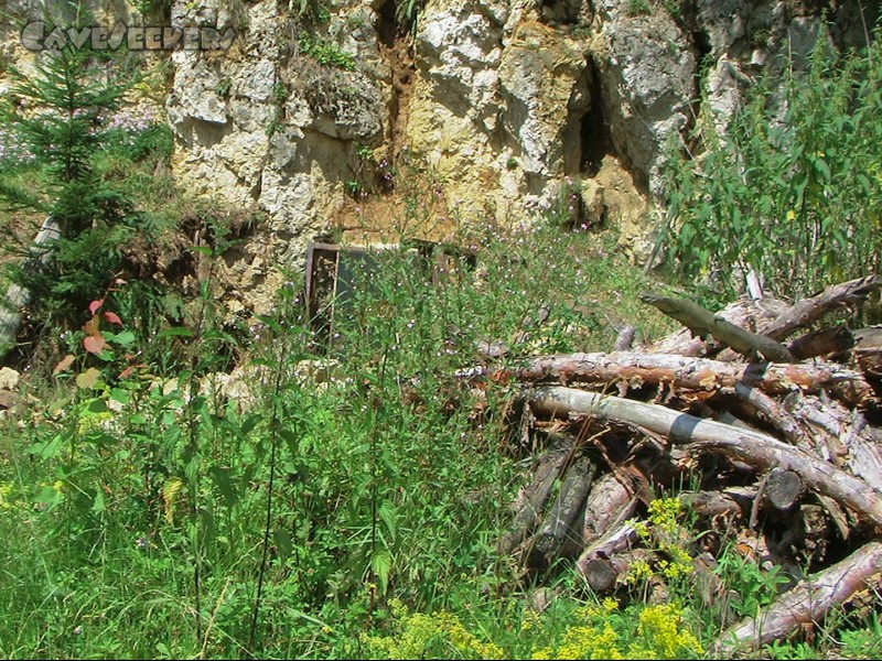 Rostnagelhöhle: Ausräuchermaterial.