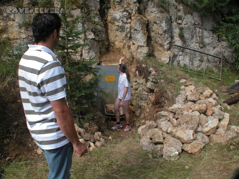 Rostnagelhöhle: Halbnackt und wild gestikulierend: Wipplinger.