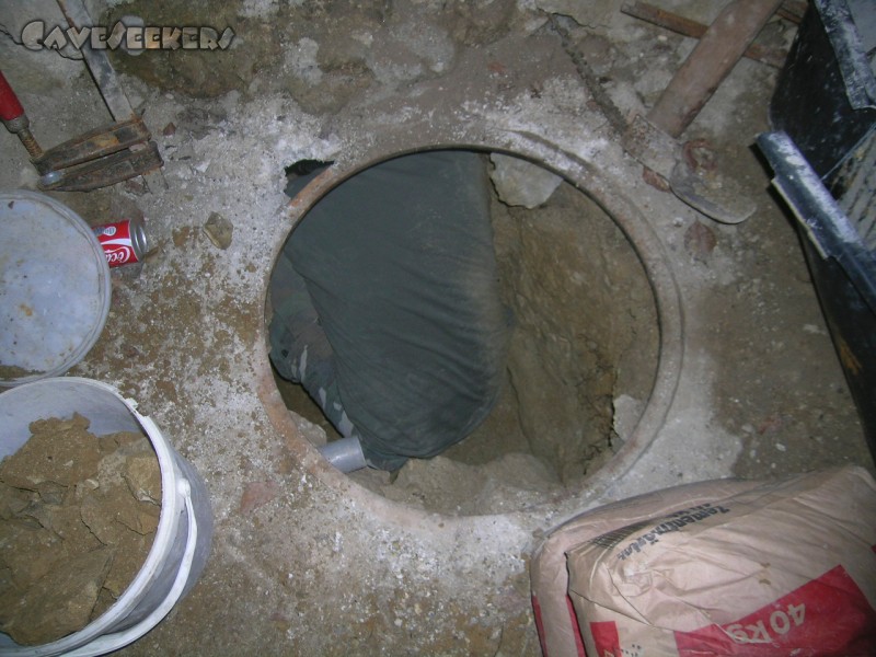 Rostnagelhöhle: Arbeiten an der zweiten Rostnagelhöhle. Nu' isser weg.