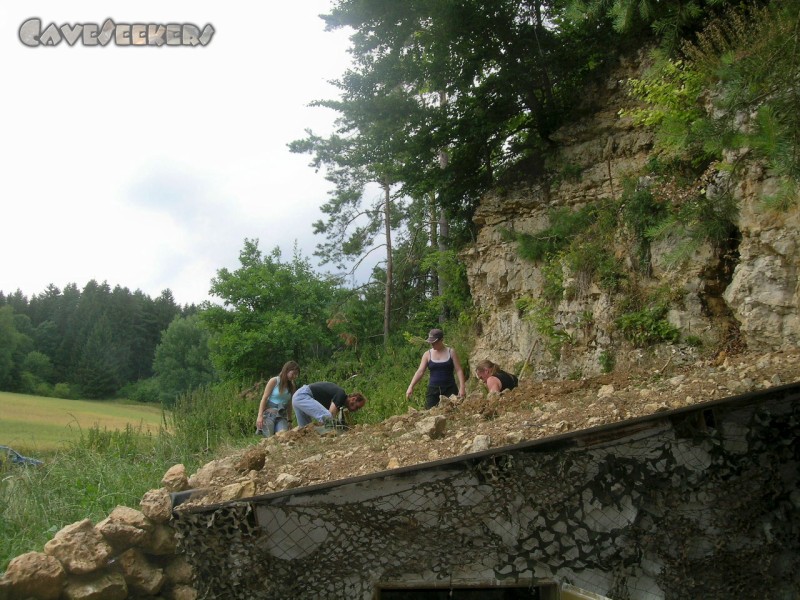 Rostnagelhöhle: Bewährtes Konzept: Frauenarbeit. Bunk im Rausch der körperlichen Arbeit.