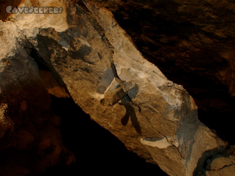 Rostnagelhöhle: Dann wird wieder gespalten.