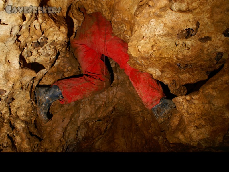 Rostnagelhöhle: Härtl steckt in der Decke - ohne Erfolg. Erst Jahre später sollte er akzeptieren, dass der Unterschlaz zu dick war.