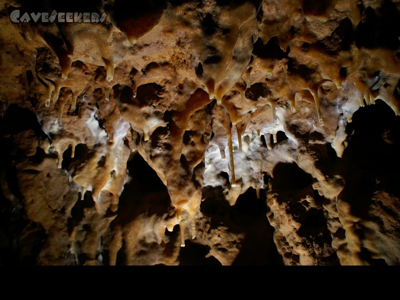 Rostnagelhöhle: Rostnageltropfsteine.