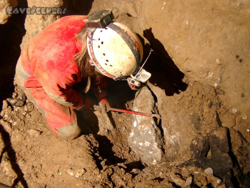 Rostnagelhöhle: Der Stein muss weg für....