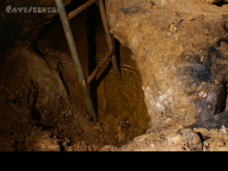 Rostnagelhöhle: Hochwasser im Schacht