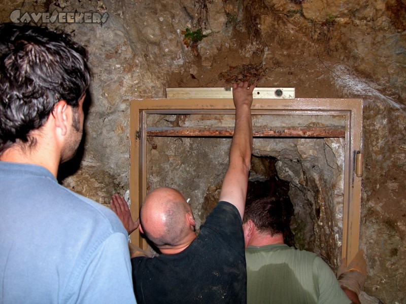 Rostnagelhöhle: Wasserwagenposing. Zu dritt.