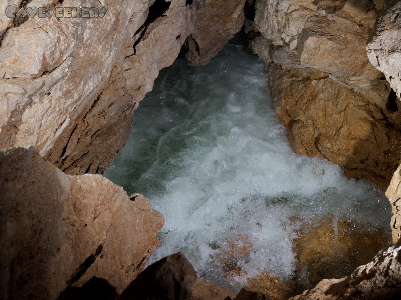 Salzgrabenhöhle: Sogar mit bewegtem Wasser.