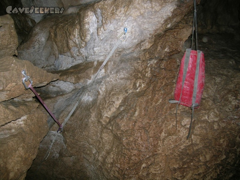 Schlüssellochhöhle: Vorbildlich: der hängende Sack