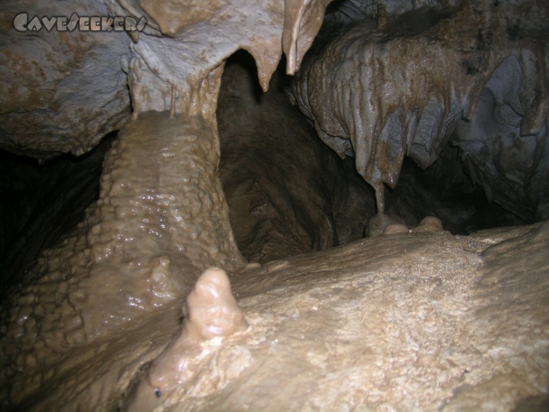 Schlüssellochhöhle: Kaum zu glauben, aber hier gehts zur Landregenhalle.