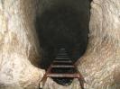 Schlüssellochhöhle - Alpenhöhlen bestechen durch ihre Geräumigkeit. Manchesmal können große Hindernisse nur mit Leitern überwunden werden. Oder man fällt einfach runter.