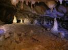 Schlüssellochhöhle - Korrekte Versinterungen im Disco-Licht.