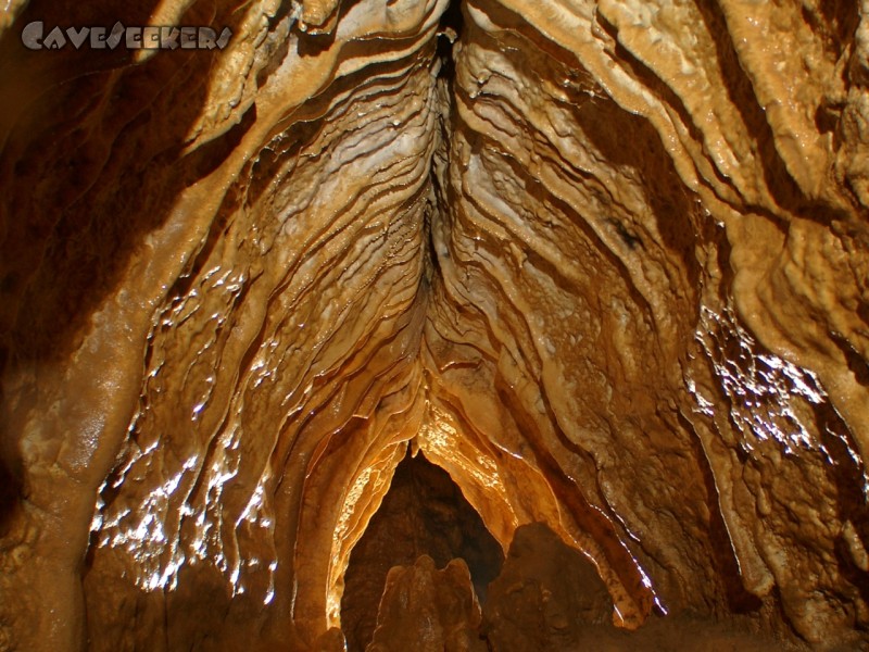 Schönsteinhöhle: Behindern den Verkehr: Verhärtungen.