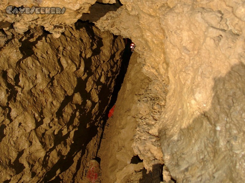 Silberloch: Hinter dem 'Siphon' nach dem Türkenschluf in einer riesigen Halle. In der Bildmitte: Herr Kreil.