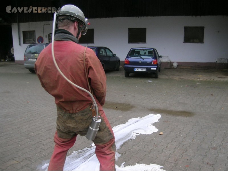 Stein Am Wasser: Brunzmeister O: Wer viel säuft muss auch viel brunzen.
