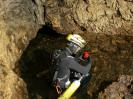 Teufelsbrunnen - Um die Wartezeiten im Loch zu überwinden, ist der CaveSeeker schnell mit eigens mitgeführtem Spielzeug am Start. Hier Herr Kreil, mit dem U-Boot des Herrn Arendt. Schön.