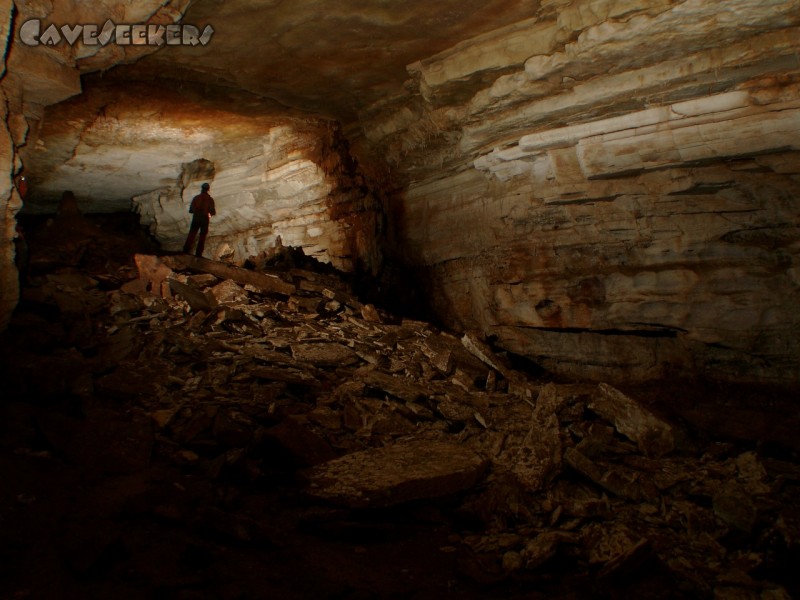 Tribanska Jama: Nochmal Blick in Richtung Höhleneingang, nur 50 Meter näher dran.