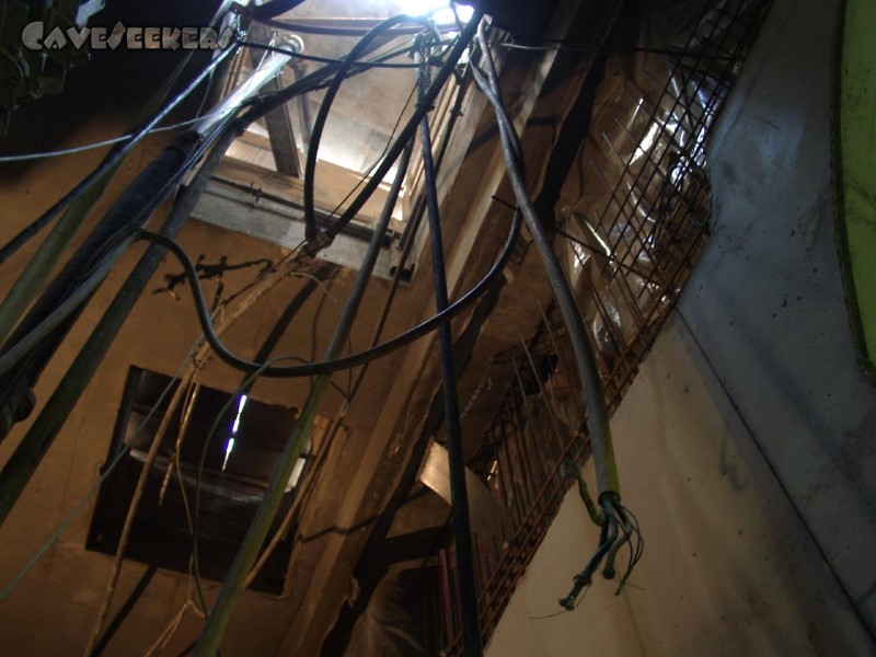 U-Bahn Nürnberg: Freie Verdrahtung und kreative Kabelführung zeichnen die Bausstelle aus.