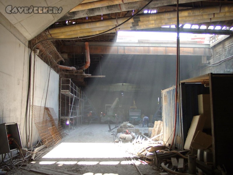 U-Bahn Nürnberg: Oben bereits 38 Grad - Unten erholsame 36 Grad, dafür aber ein wenig staubig.