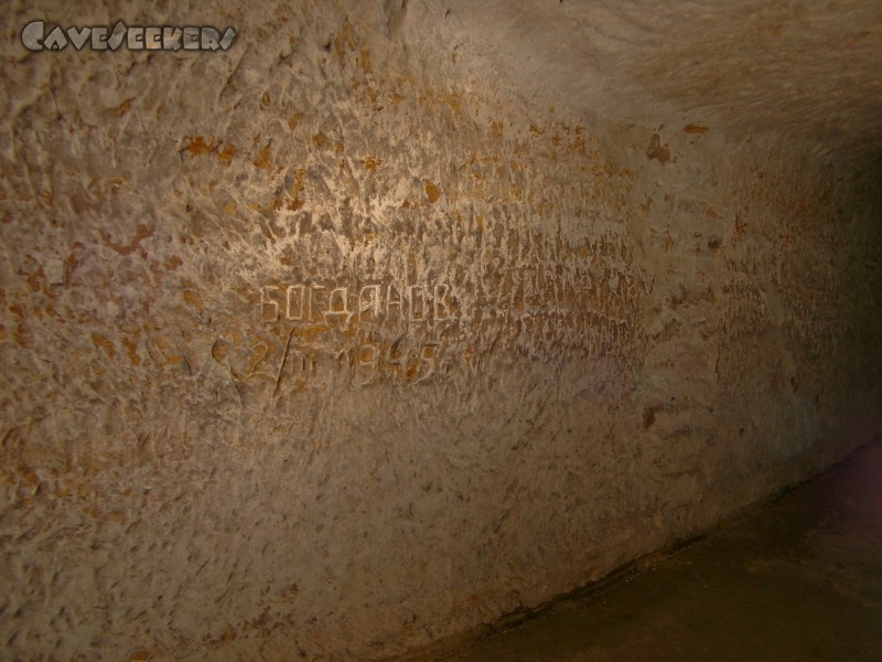Weißenburger Sommerkeller: Kyrillisches an der Wand