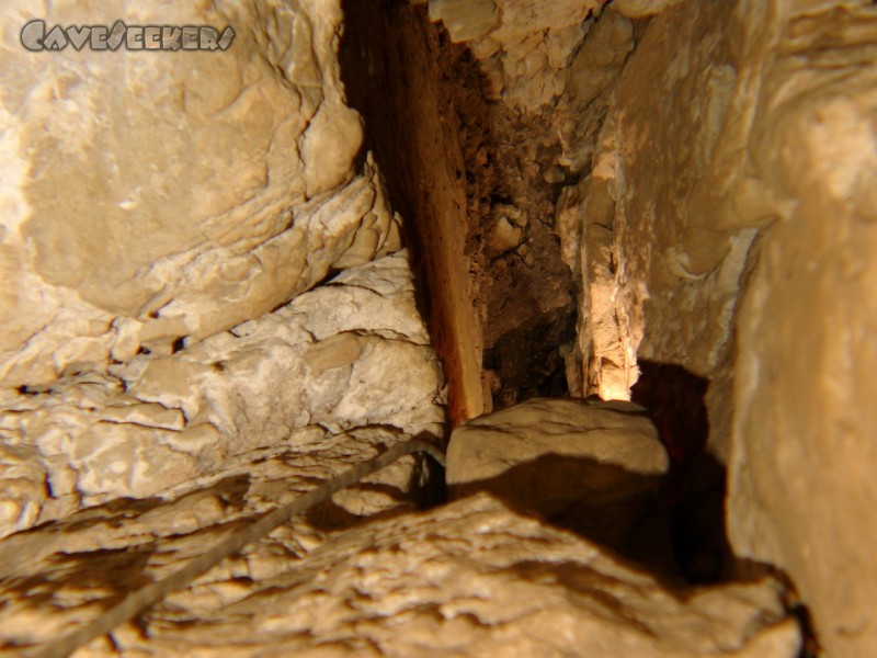 Windloch Dörnhof: Eingang von Unten: Wieder offen.