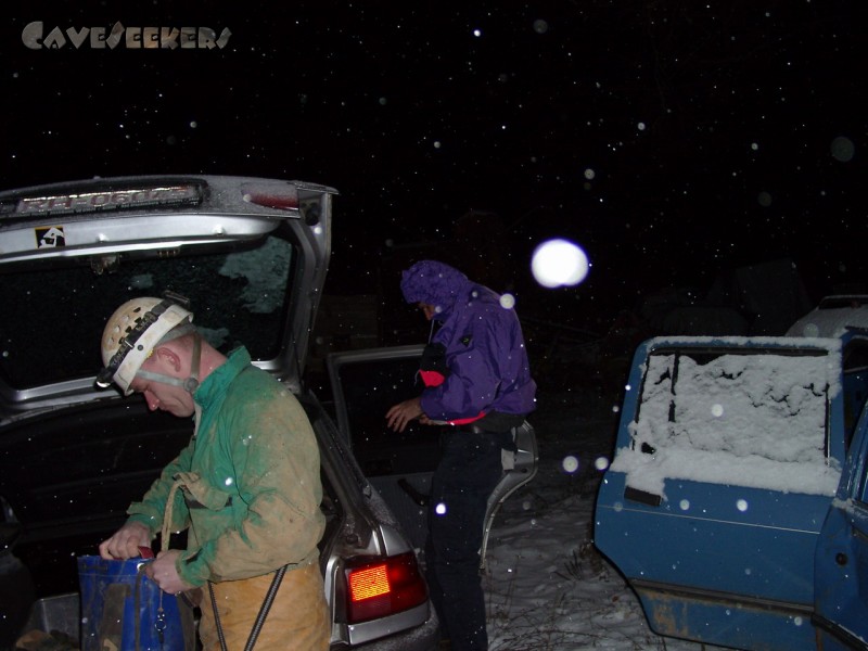 Windloch H.: Noch ahnt niemand, dass uns noch 2 Stunden Suche nach einem 8x3m grossem Loch im Boden bevorstehen.