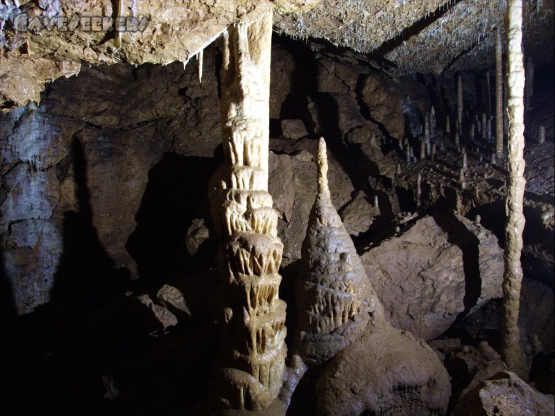 Windloch H.: Große Tropfsteine