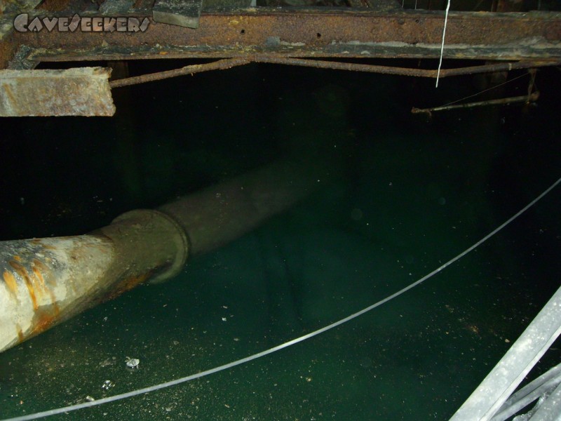 Zinkerzbergwerk Hochsauerland: Überfluteter Brecher mit Eisschicht.