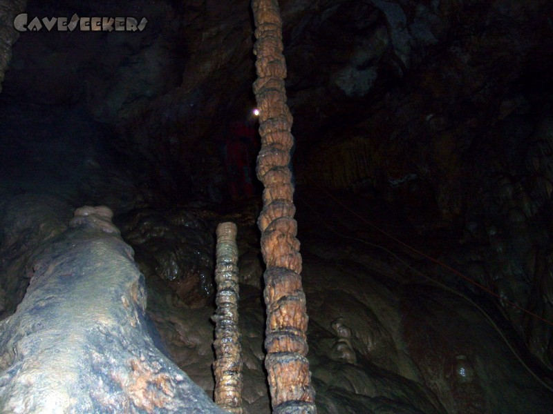 Zoolithenhöhle: Der auf diesem Bild zu erkennende Abschnitt des Tropfsteienes ist etwa 5 Meter hoch...